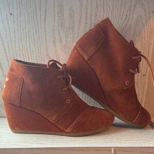 Toms Skala Rust brown Women's Suede Ankle Wedge Boots